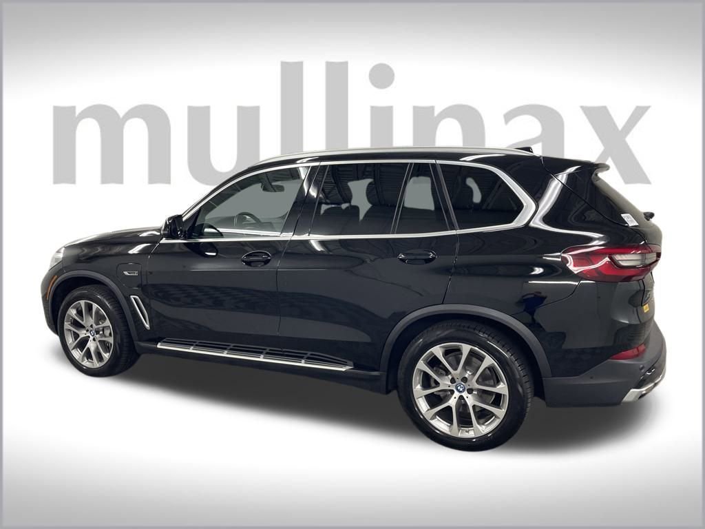 Used 2023 BMW X5 xDrive45e image 3
