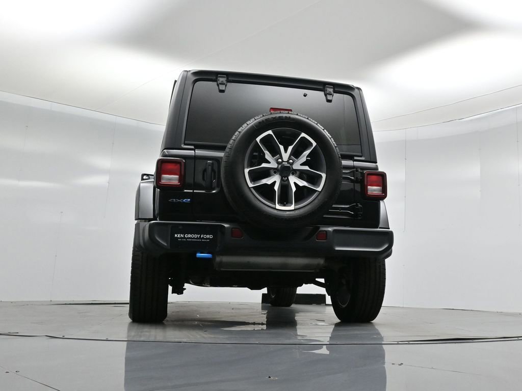 Used 2024 Jeep Wrangler Unlimited image 16