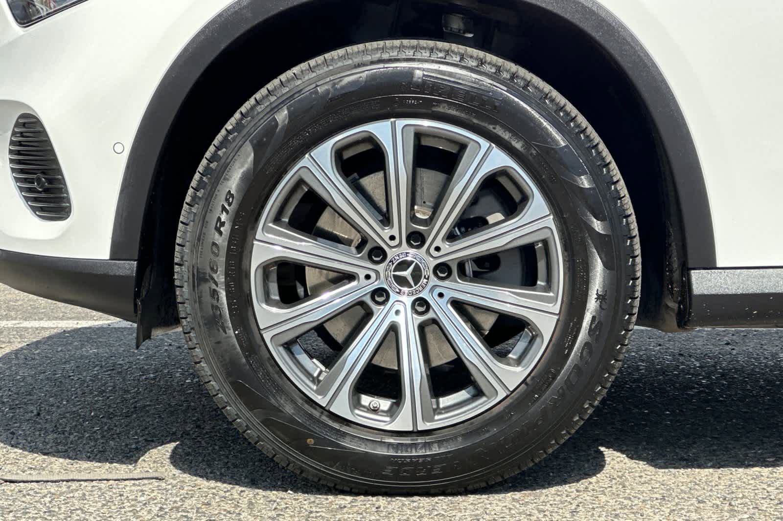 Used 2024 Mercedes-Benz GLC 300 w/ Winter Package image 26