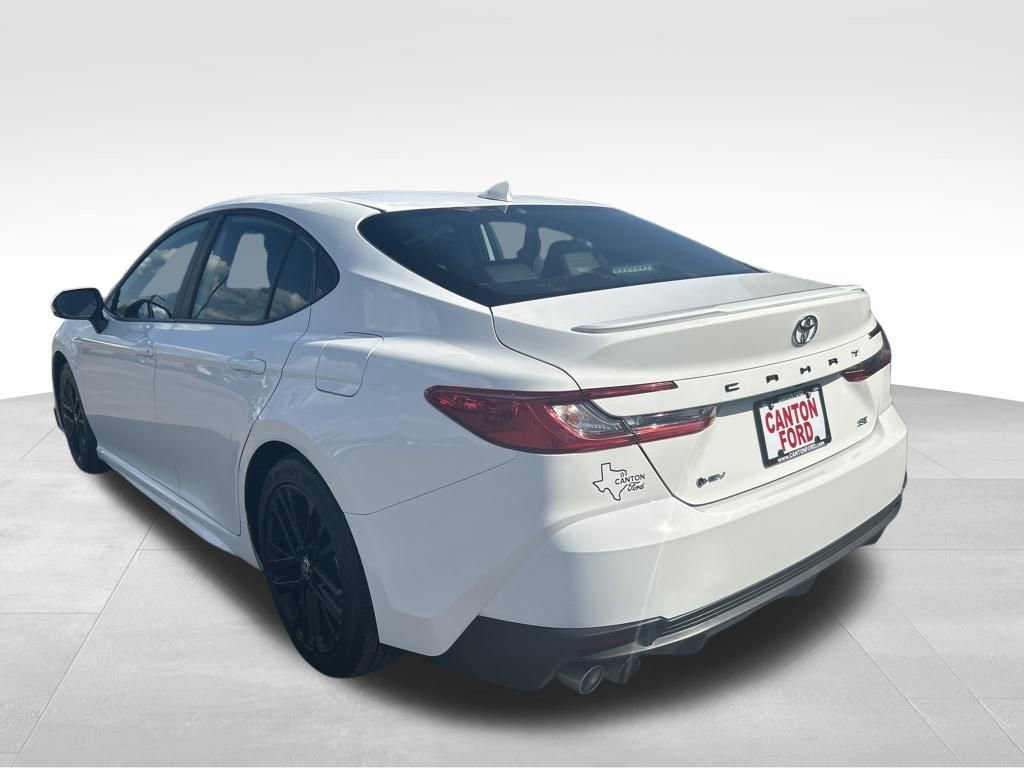 Used 2025 Toyota Camry SE image 3