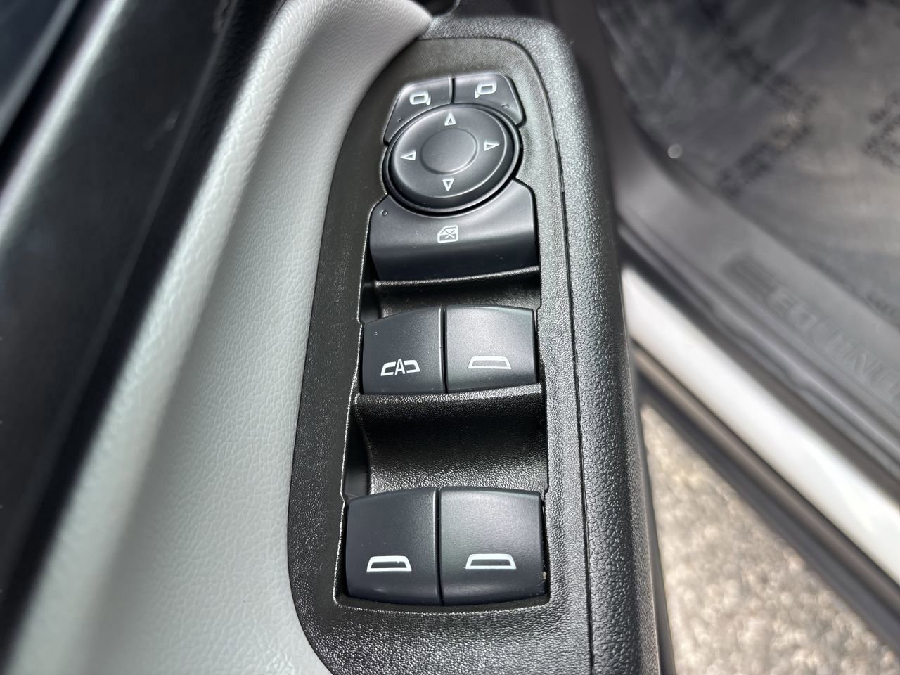 Used 2024 Chevrolet Equinox LS w/ LS Convenience Package image 22