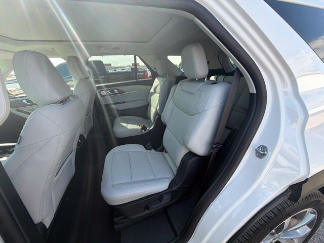 Certified 2025 Ford Explorer Platinum w/ Ultimate Package AWD/4WD image 22
