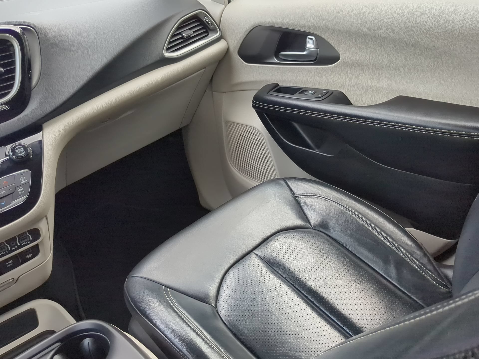 Used 2022 Chrysler Pacifica Touring-L FWD image 52