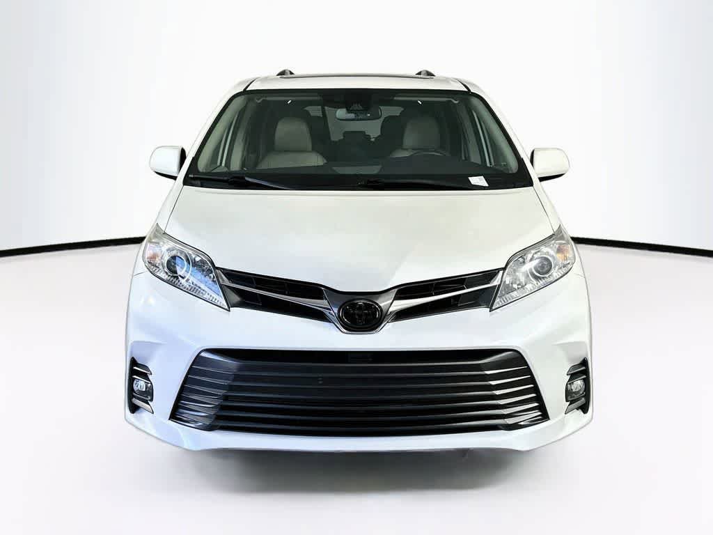 Used 2020 Toyota Sienna XLE w/ XLE Navigation Package FWD image 6