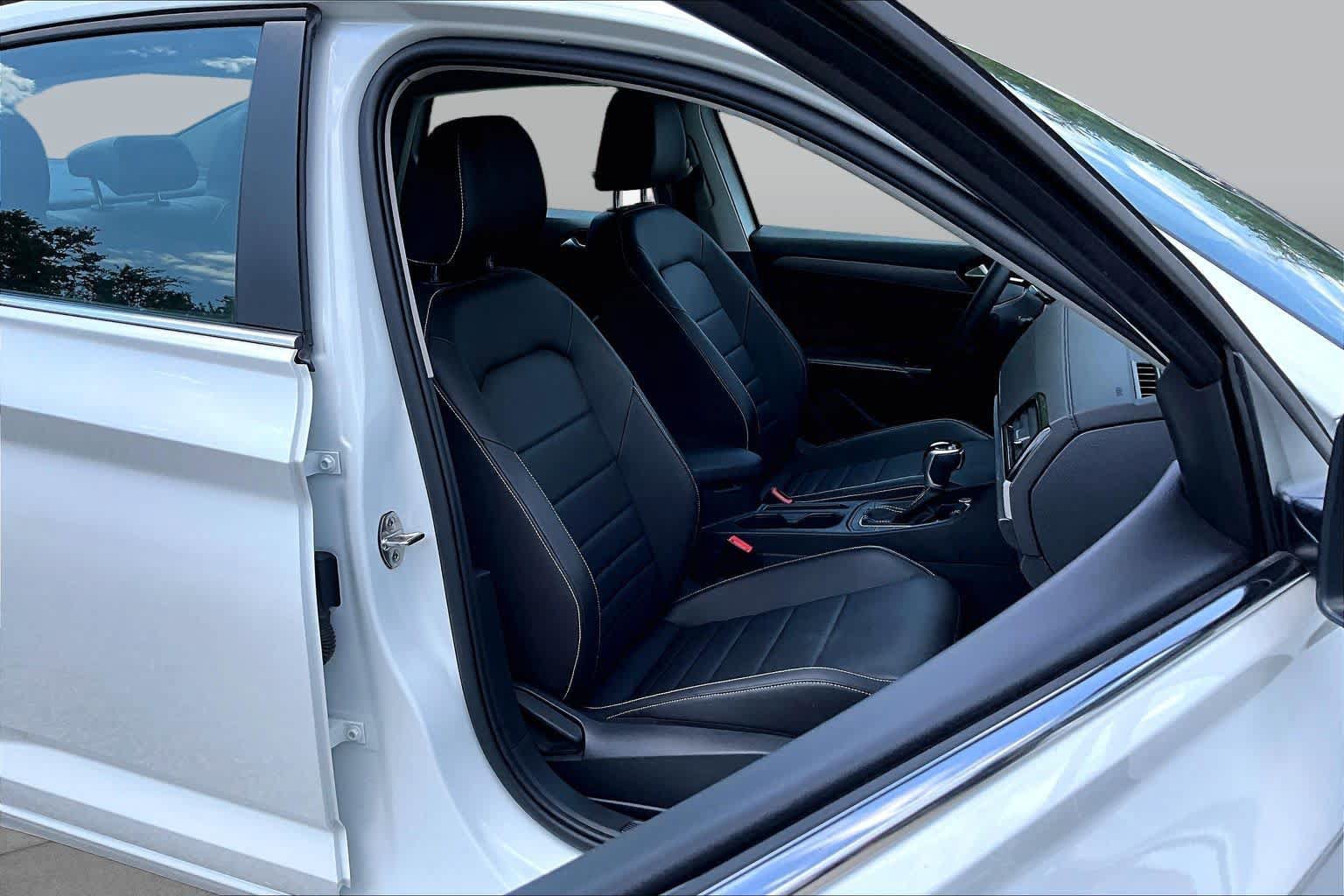 Used 2023 Volkswagen Jetta SE FWD image 8
