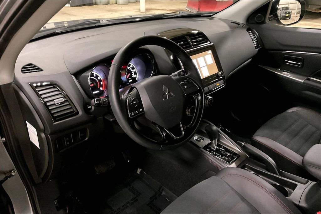 Used 2025 Mitsubishi Outlander Sport SE image 13