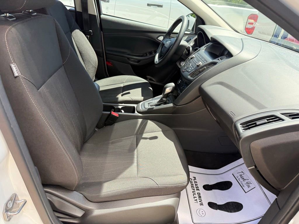 Certified 2018 Ford Focus SE FWD image 19