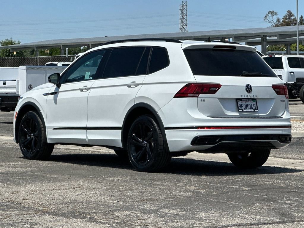 Used 2023 Volkswagen Tiguan SE R-Line AWD/4WD image 3