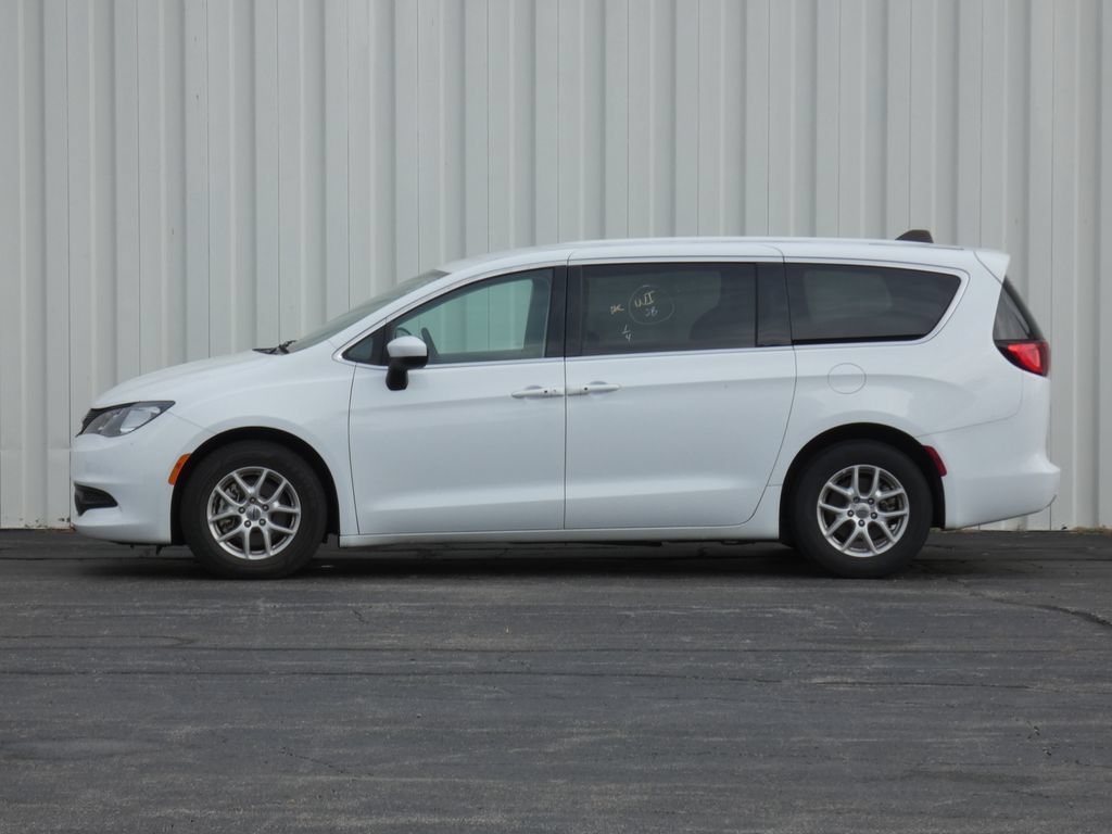 Used 2023 Chrysler Voyager LX FWD image 40