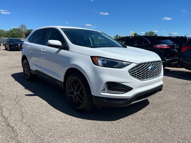 Certified 2024 Ford Edge SEL w/ Convenience Package AWD/4WD image 3