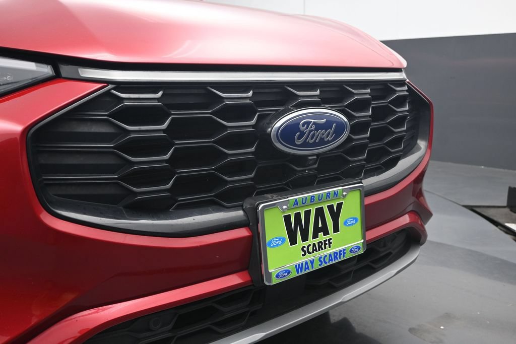 Certified 2023 Ford Escape ST-Line Elite AWD/4WD image 4