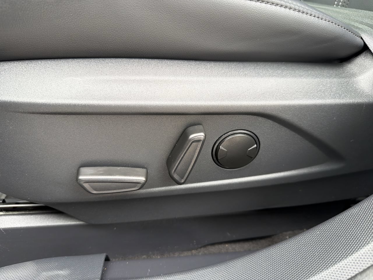 Certified 2024 Ford Mustang Mach-E Select RWD image 18