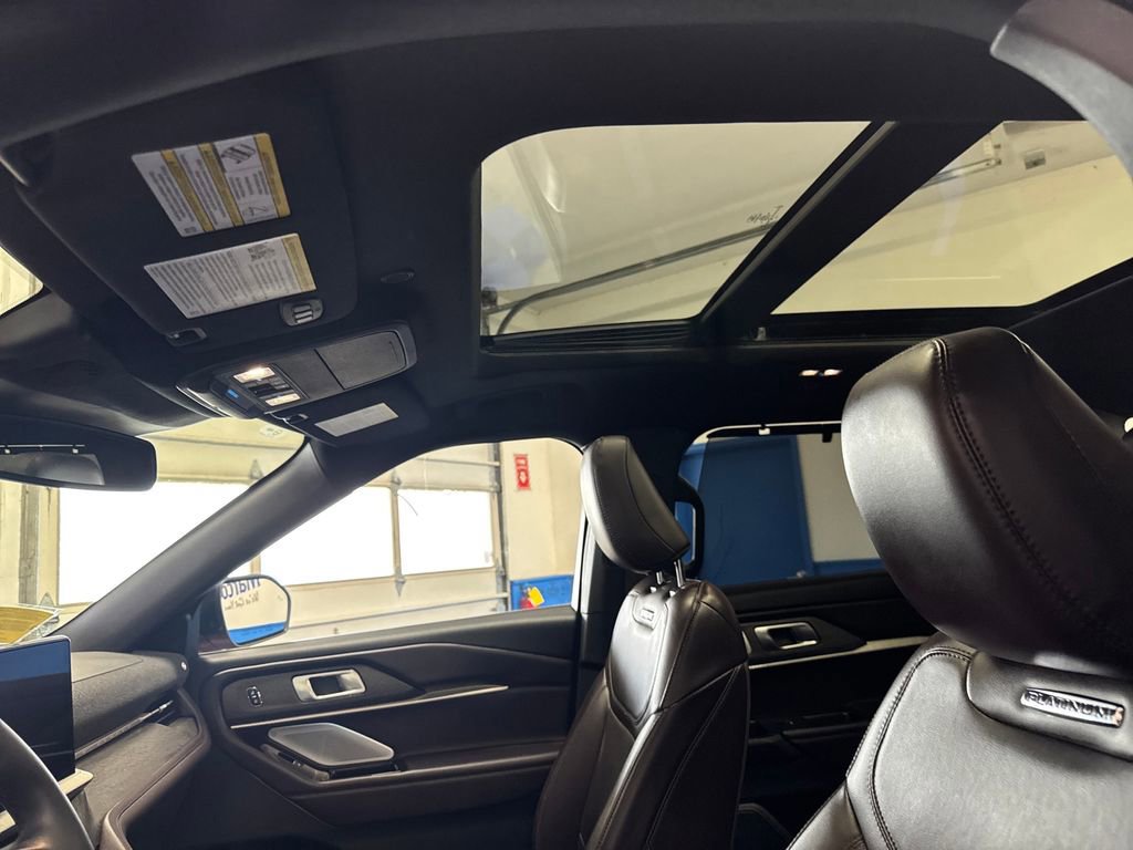Certified 2025 Ford Explorer Platinum image 27