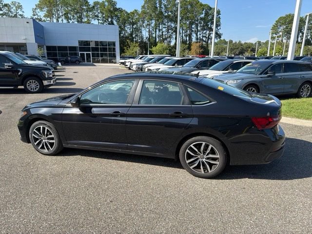 Used 2025 Volkswagen Jetta SE FWD image 11