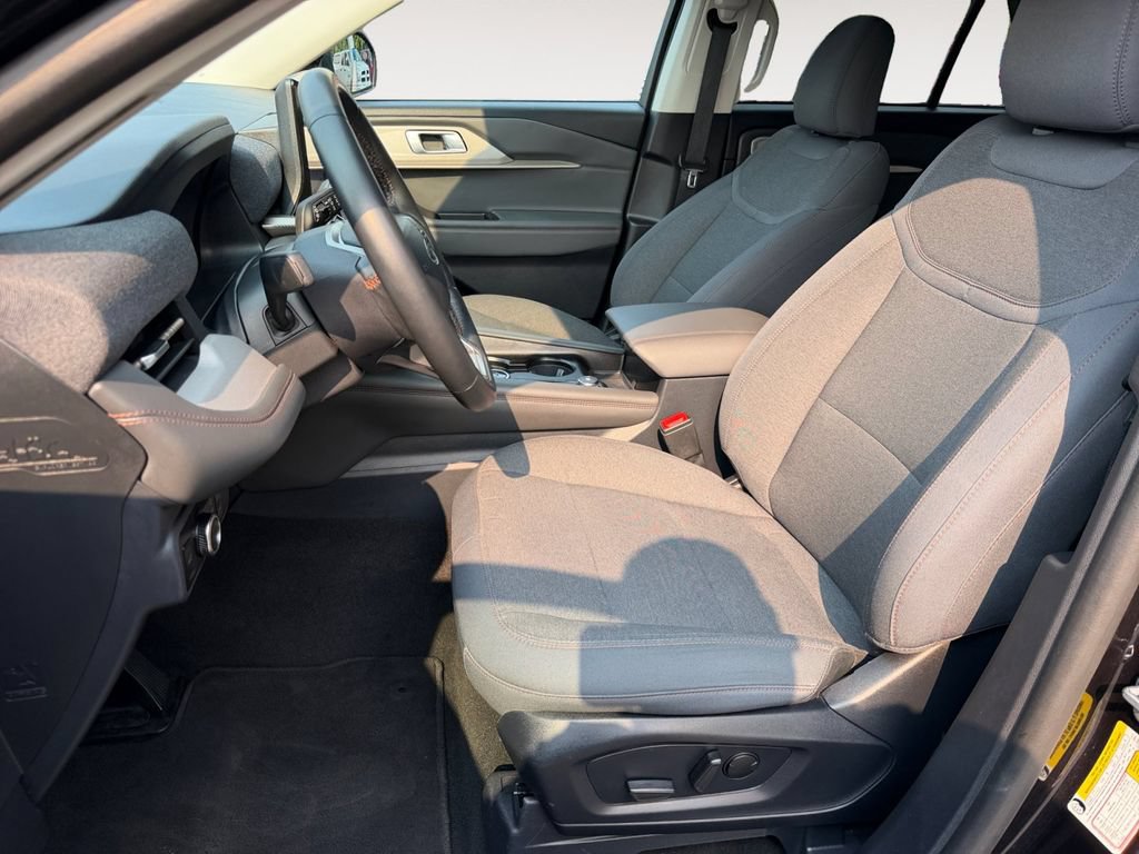 Certified 2025 Ford Explorer Active AWD/4WD image 11