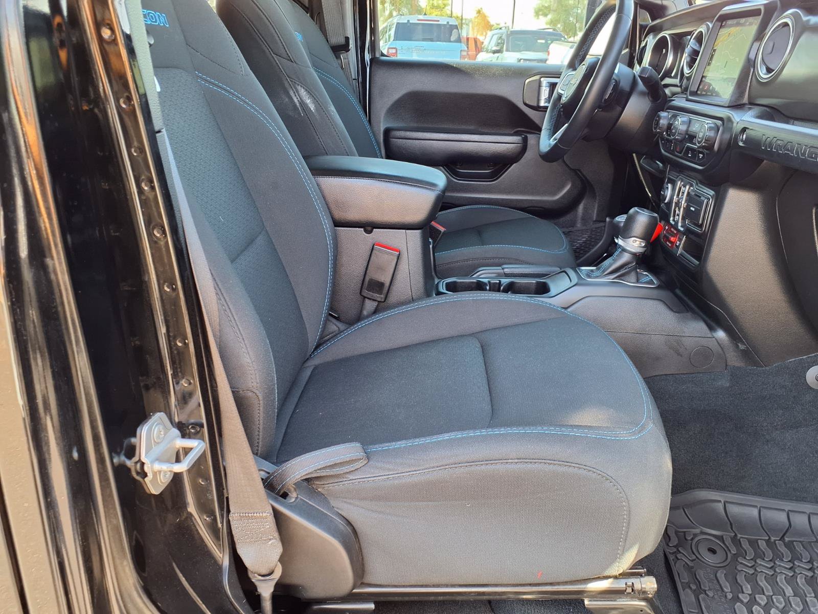 Used 2022 Jeep Wrangler Unlimited Rubicon 4xe AWD/4WD image 11
