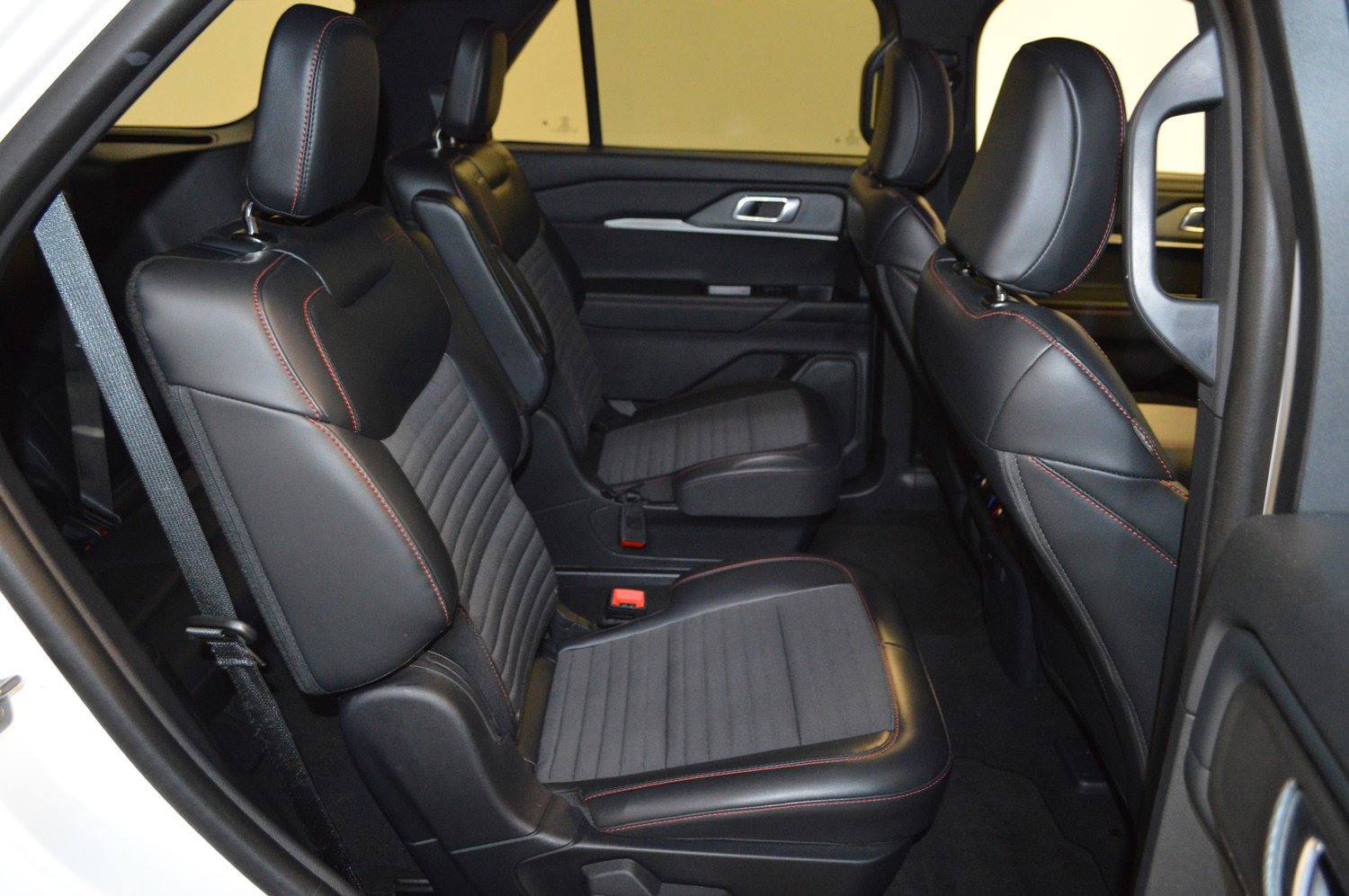 Certified 2025 Ford Explorer ST-Line image 12