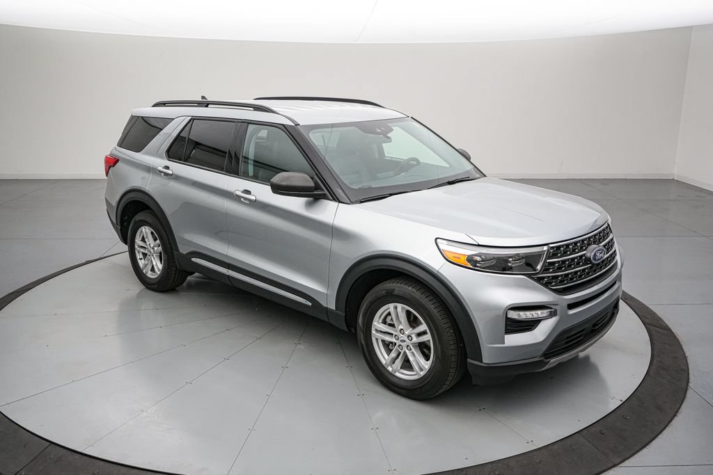 Certified 2023 Ford Explorer XLT w/ Equipment Group 202A AWD/4WD image 2