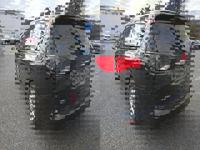 Used 2024 Chrysler Voyager LX image 7