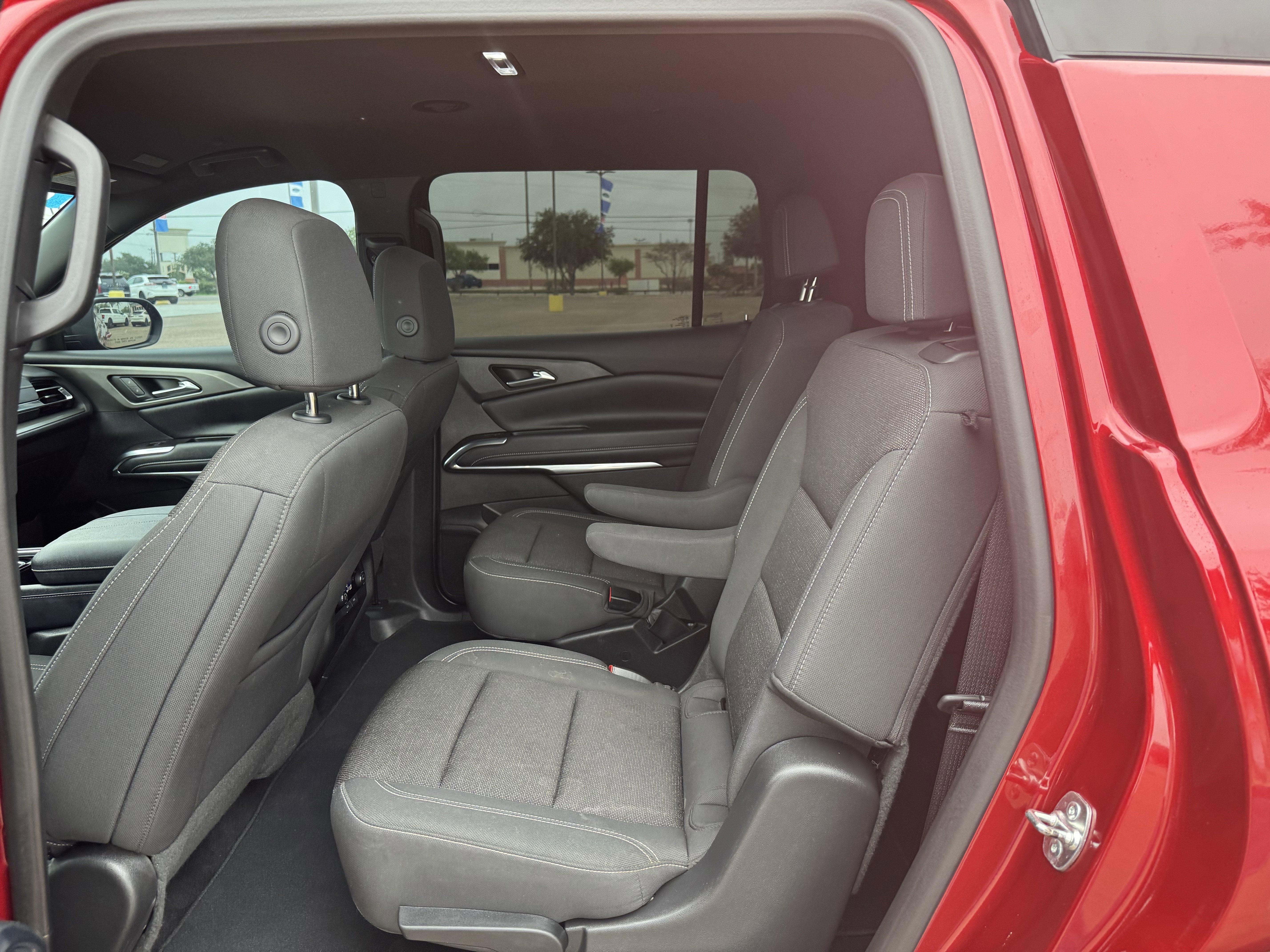 Used 2025 Chevrolet Traverse LT w/ LPO, Floor Liner Package FWD image 23