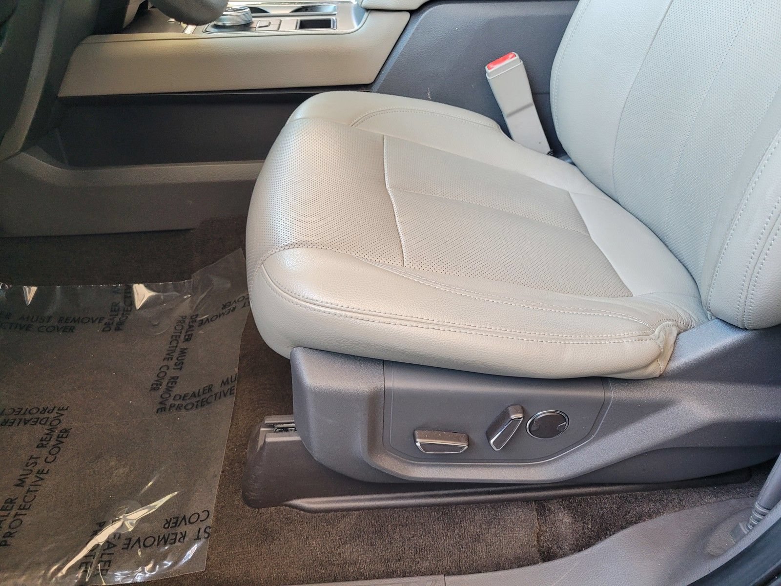 Certified 2018 Ford Expedition XLT w/ Equipment Group 202A RWD image 23