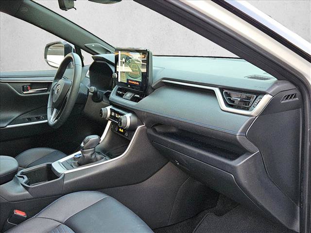 Used 2025 Toyota RAV4 XSE w/ Advanced Technology Package AWD/4WD image 18