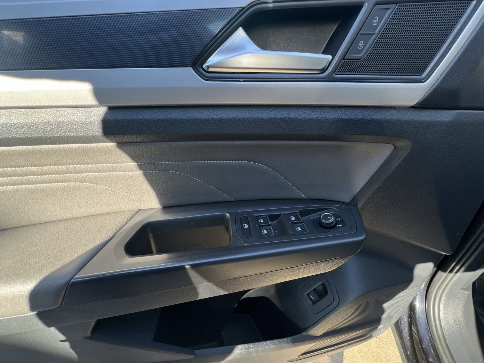 Used 2022 Volkswagen Atlas SEL R-Line image 23