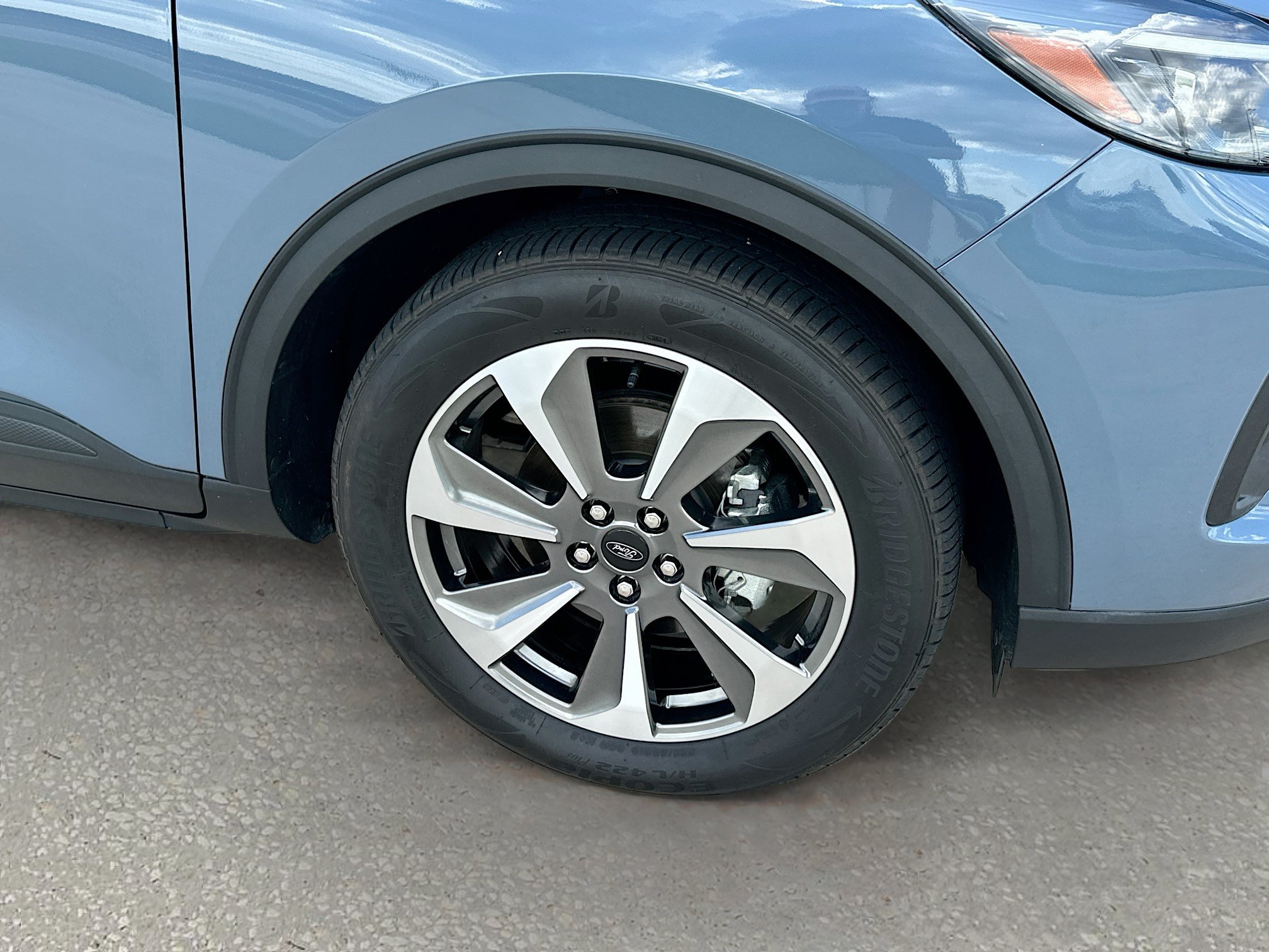 Certified 2025 Ford Escape Platinum w/ Premium Technology Package FWD image 31