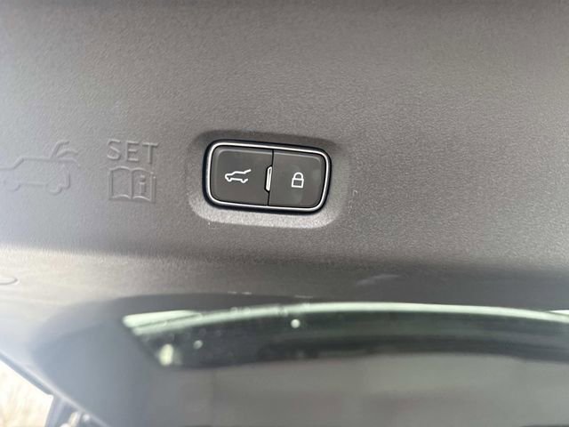 Certified 2025 Ford Expedition Max Platinum image 9