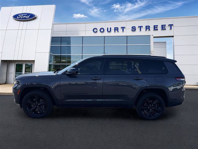 Used 2024 Jeep Grand Cherokee L Limited w/ Black Appearance Package AWD/4WD image 4