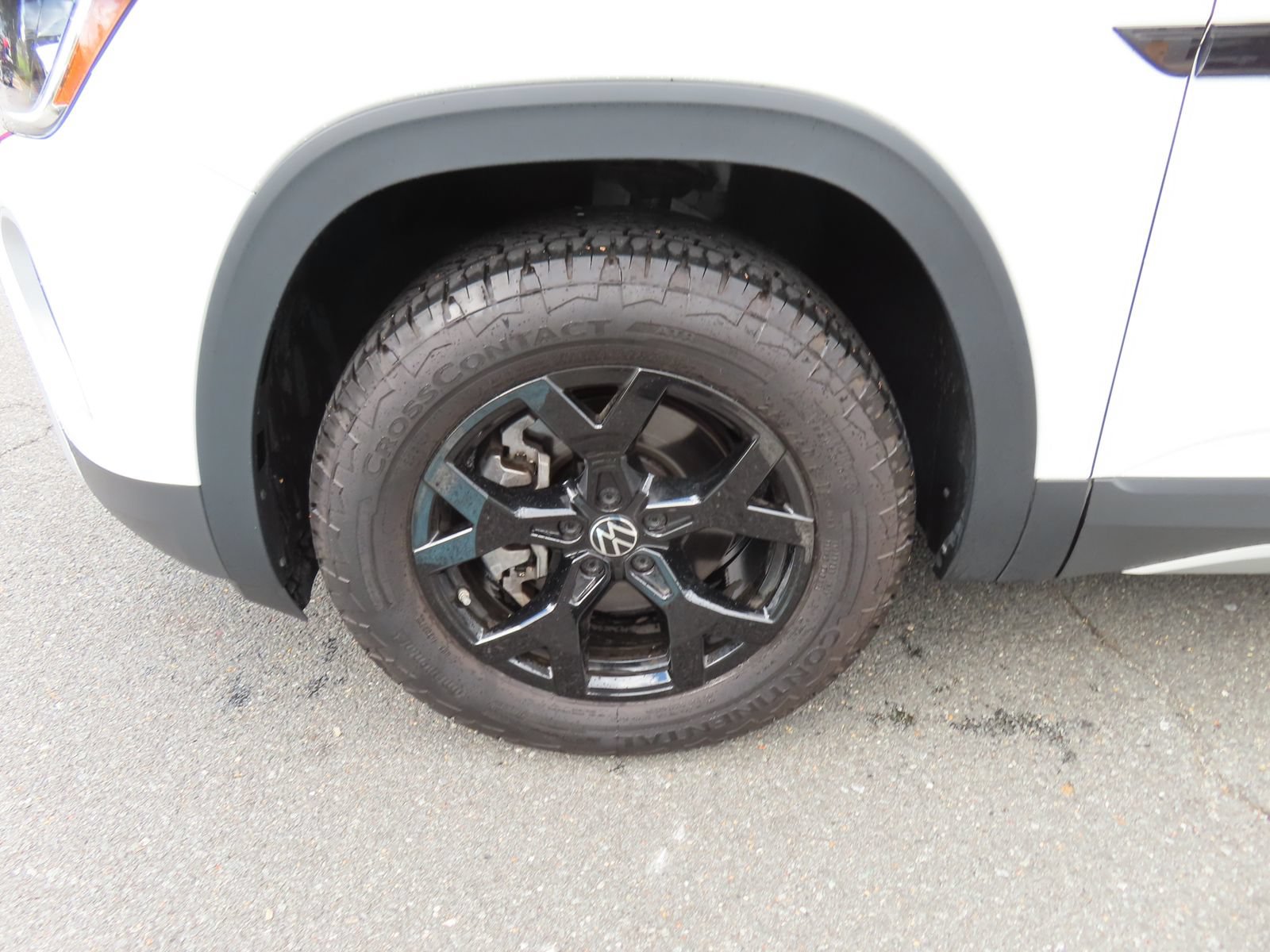 Used 2025 Volkswagen Atlas Peak Edition SE AWD/4WD image 14