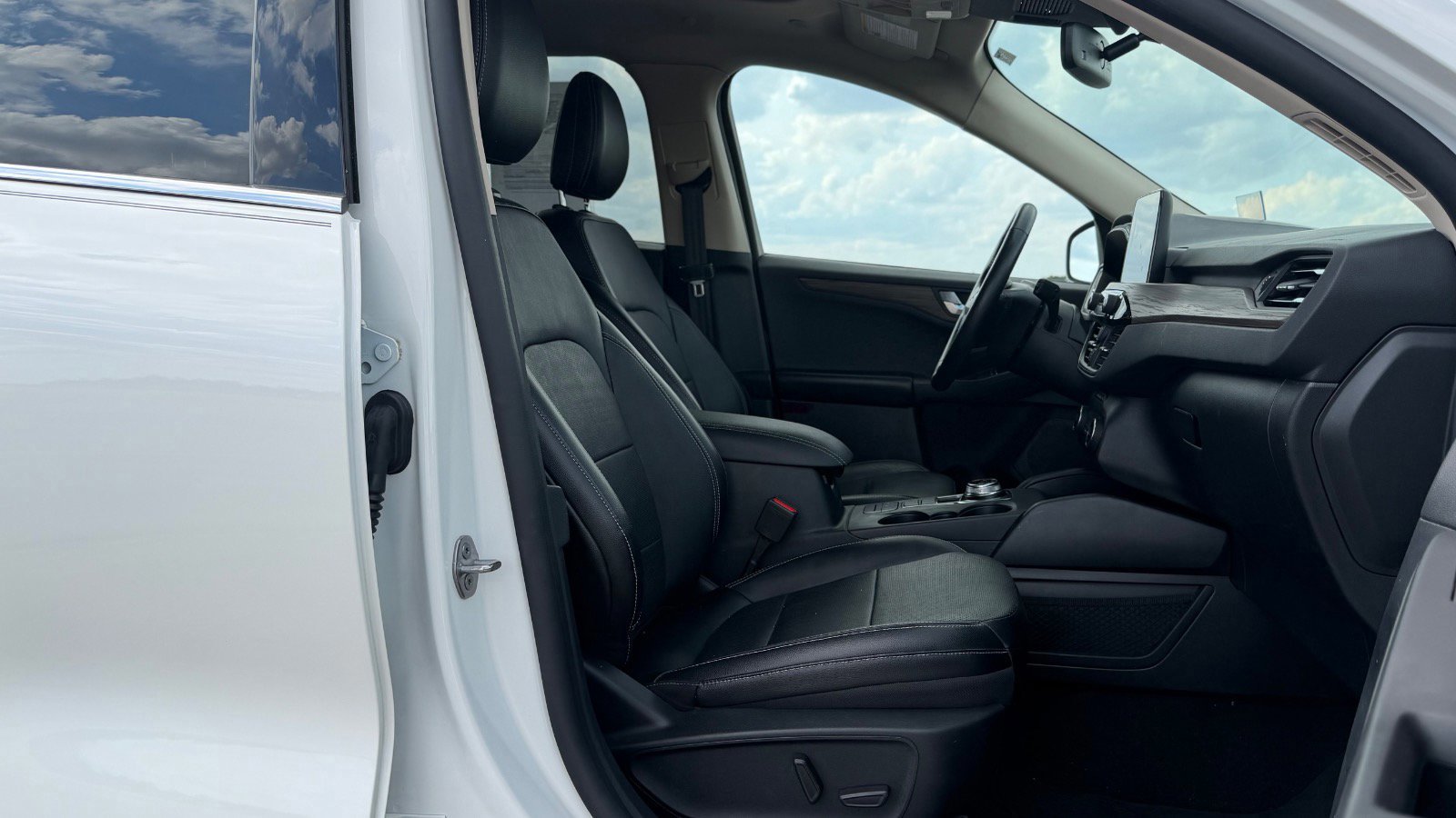 Certified 2020 Ford Escape Titanium w/ Titanium Premium Package 2.0 FWD image 22