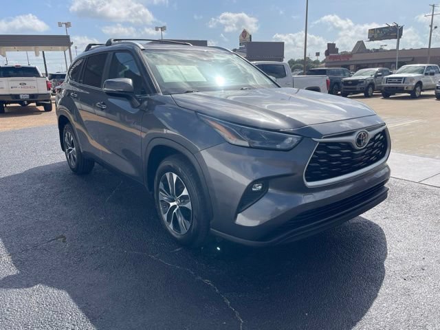 Used 2023 Toyota Highlander XLE FWD image 11