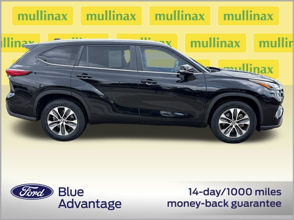 Used 2023 Toyota Highlander XLE FWD video 2