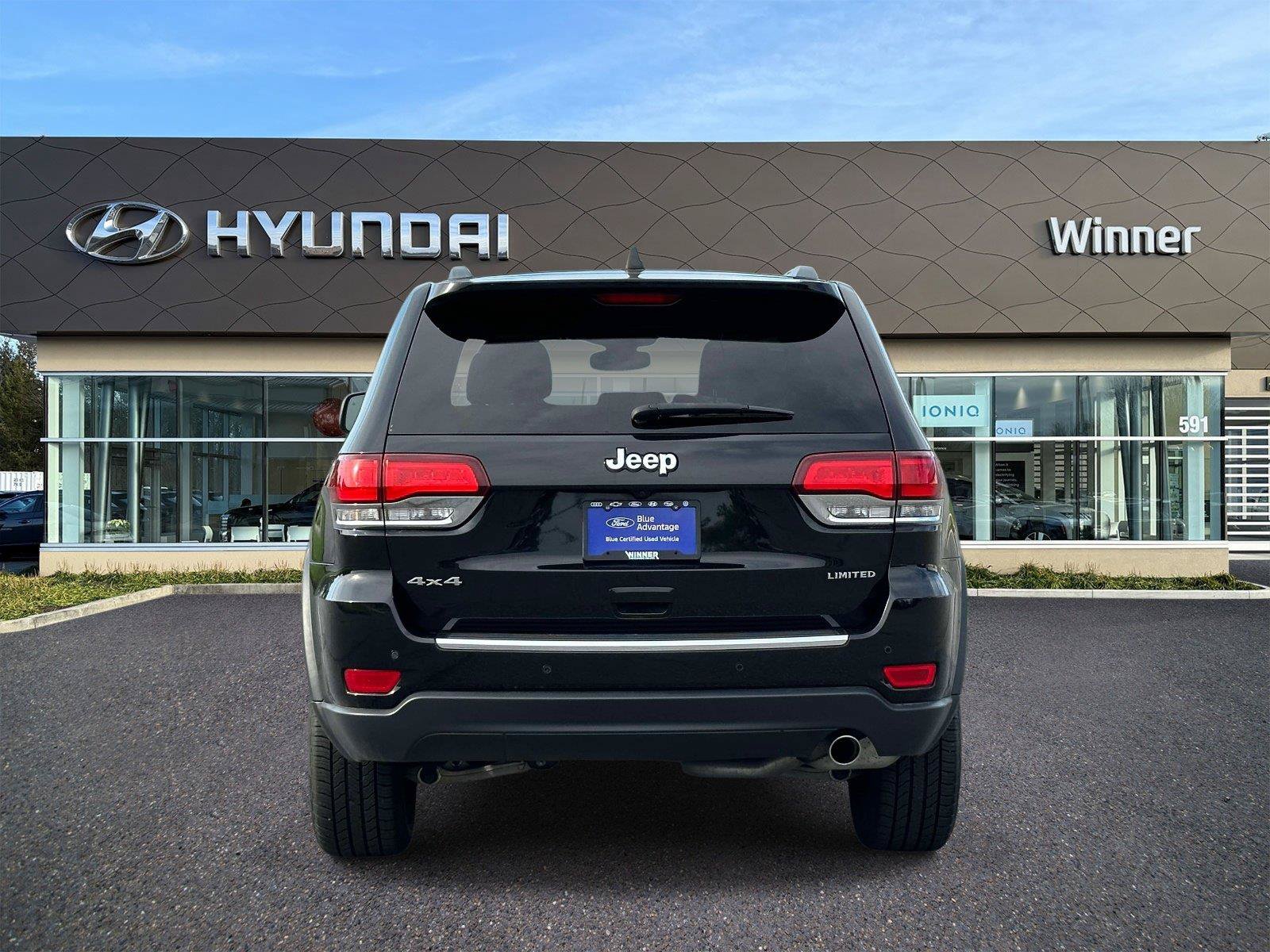 Used 2022 Jeep Grand Cherokee Limited AWD/4WD image 3