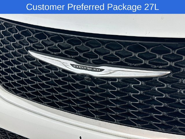 Used 2024 Chrysler Pacifica Touring-L FWD image 31