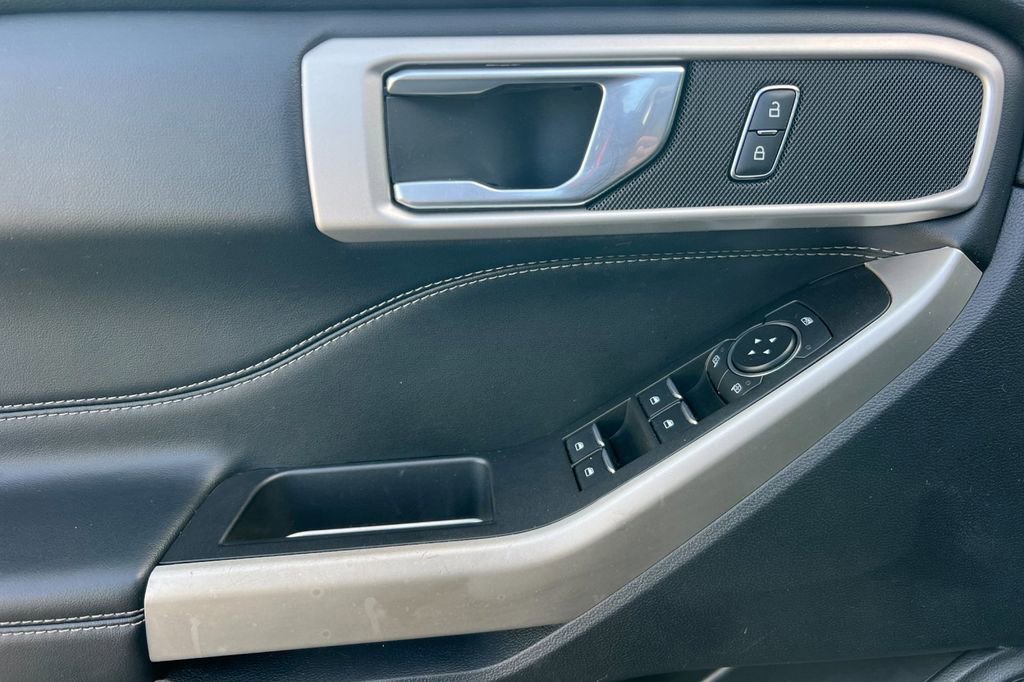 Certified 2022 Ford Explorer XLT w/ Equipment Group 202A image 13