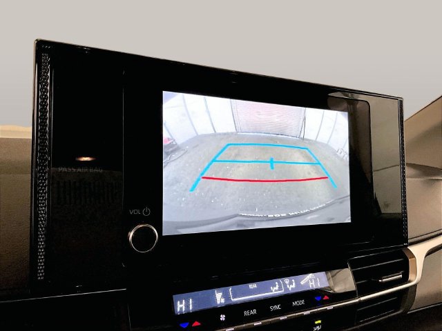Used 2025 Toyota Sienna LE FWD image 20
