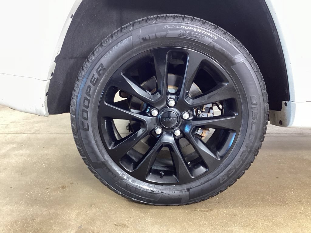 Used 2018 Jeep Grand Cherokee Altitude AWD/4WD image 37