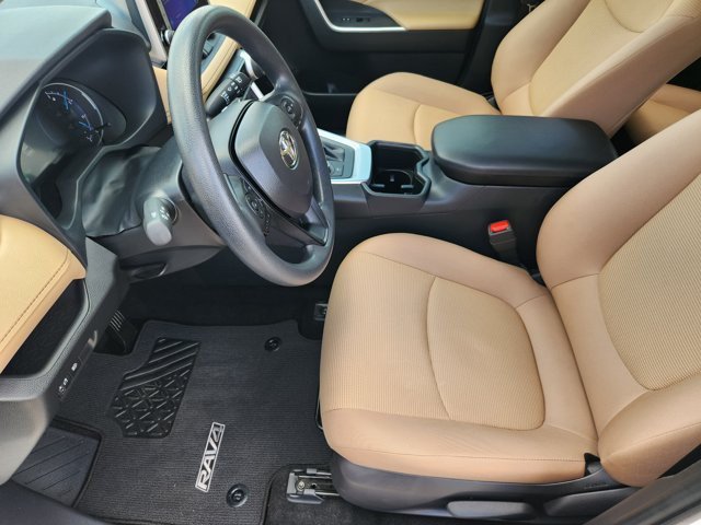Used 2025 Toyota RAV4 LE AWD/4WD image 12