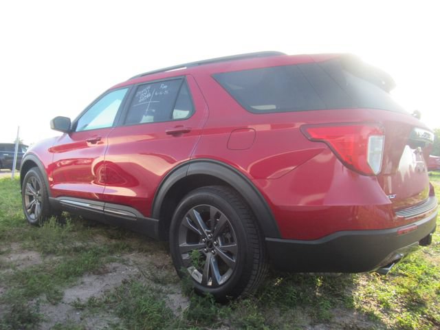 Certified 2021 Ford Explorer XLT w/ Equipment Group 202A AWD/4WD image 4