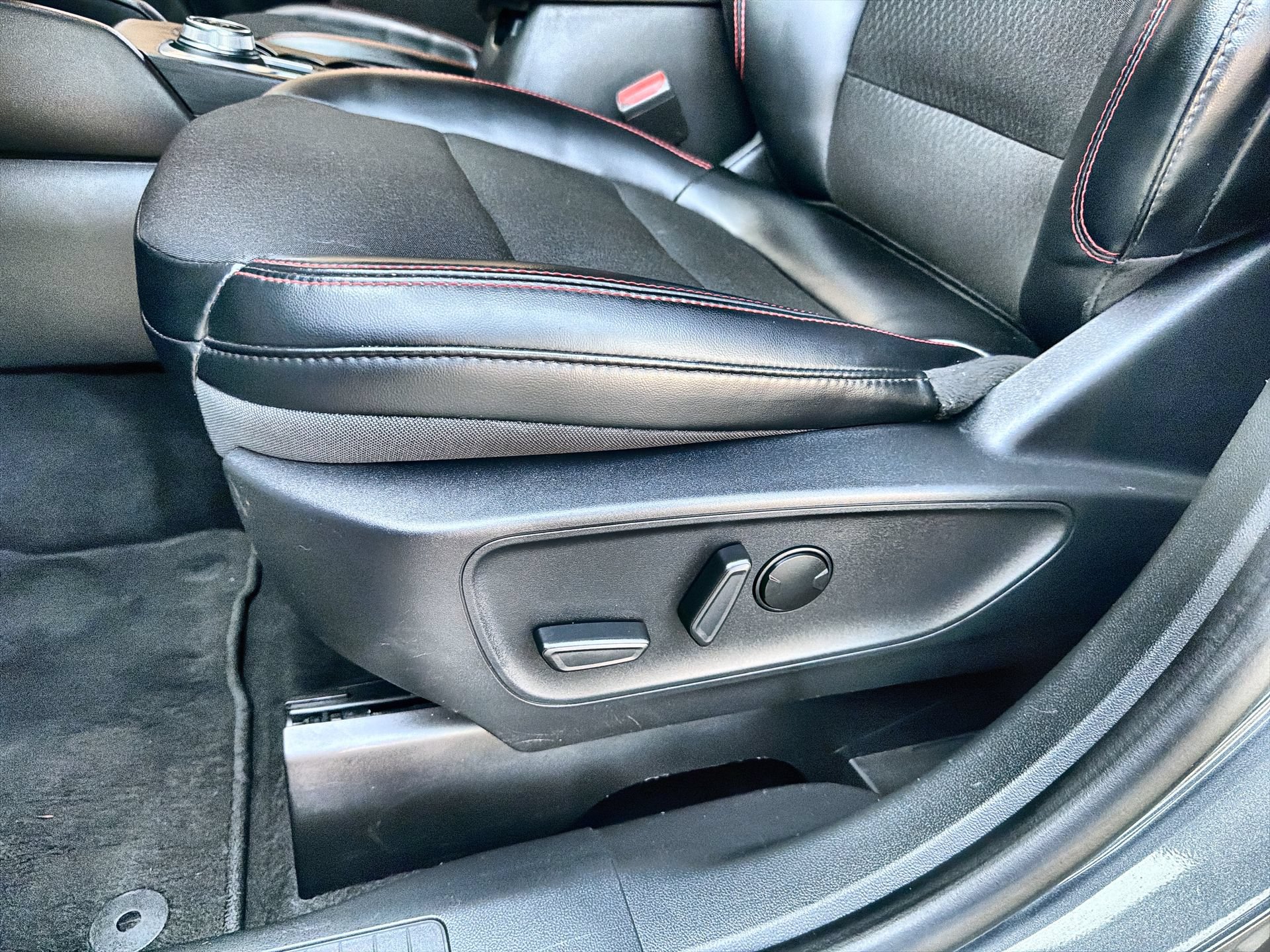 Certified 2025 Ford Escape ST-Line FWD image 12