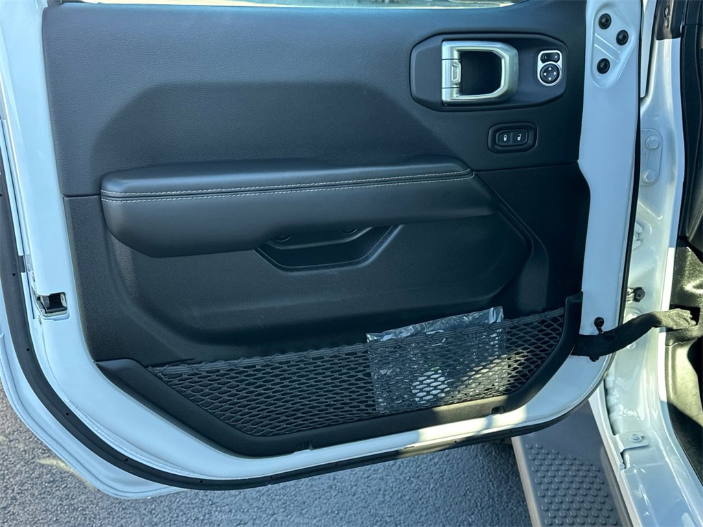 Used 2024 Jeep Wrangler Sahara image 10