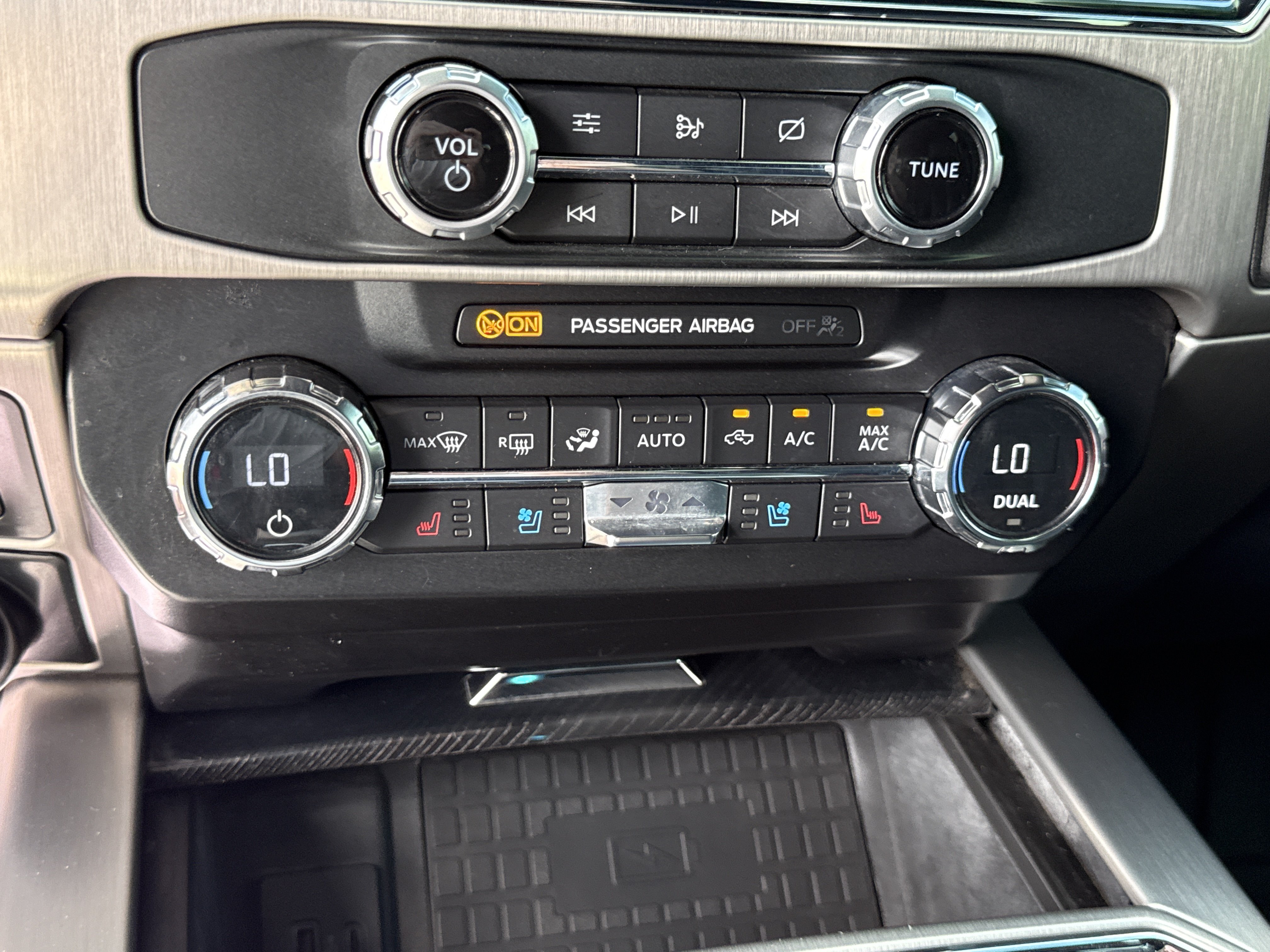 Certified 2022 Ford F450 Platinum w/ FX4 Off-Road Package AWD/4WD image 26