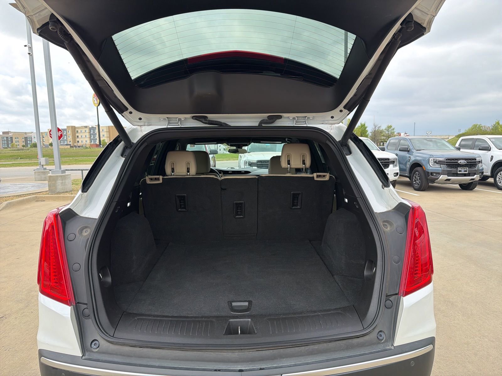 Used 2019 Cadillac XT5 FWD image 6