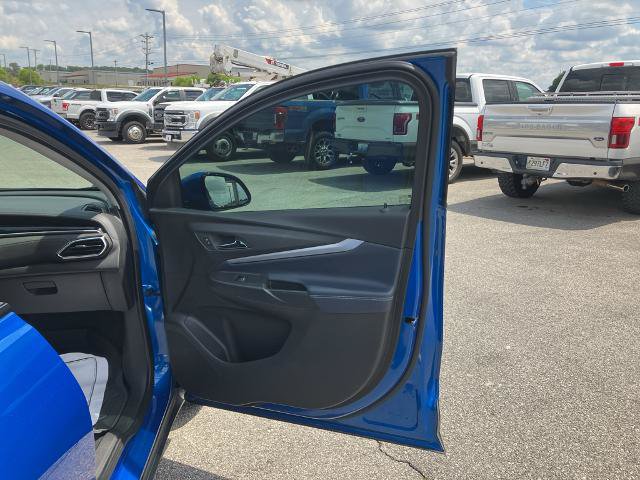 Used 2022 Chevrolet Bolt EUV LT w/ Convenience Package FWD image 26