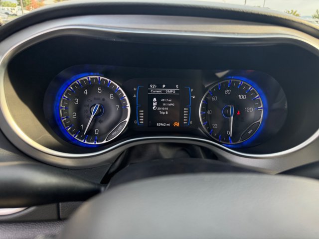 Used 2019 Chrysler Pacifica Touring Plus w/ S Appearance Package FWD image 10