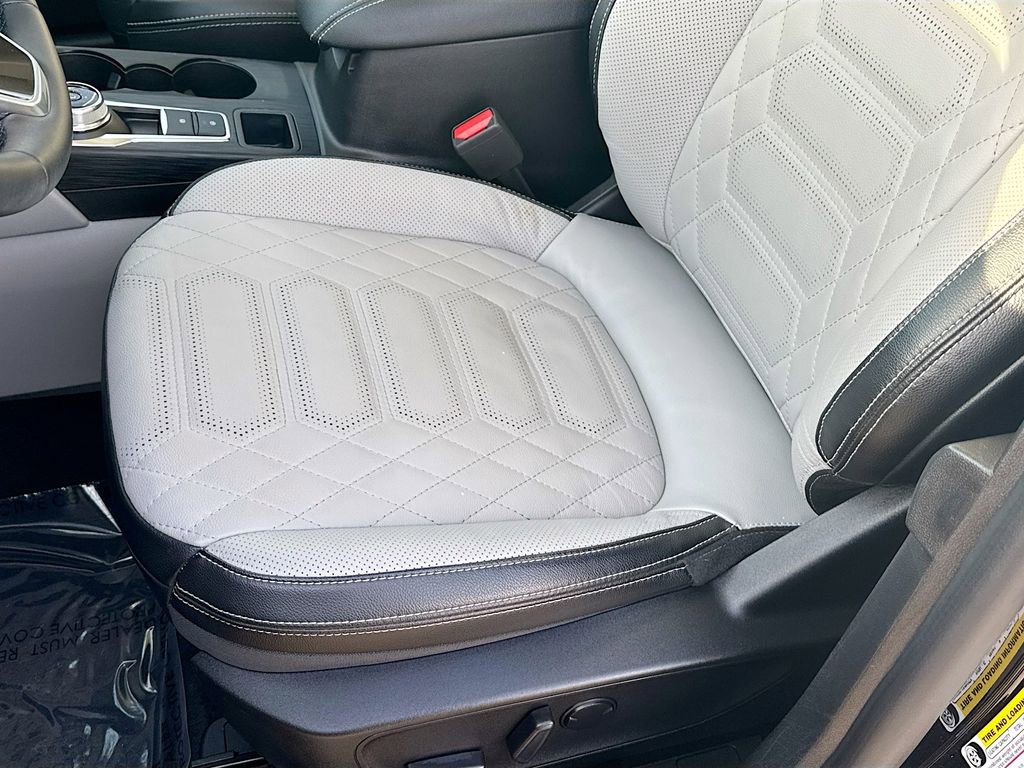 Certified 2023 Ford Escape Platinum w/ Premium Technology Package AWD/4WD image 17