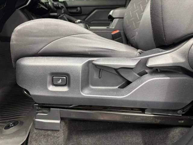 Used 2025 Toyota Tacoma SR5 AWD/4WD image 7