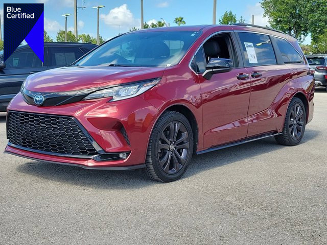 Used 2022 Toyota Sienna XSE image 1